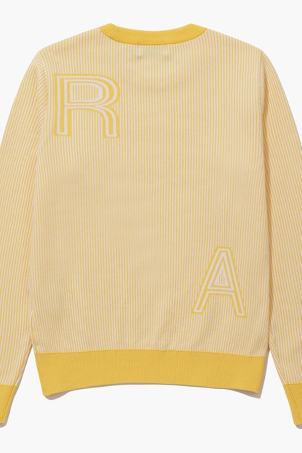 여성 엘로우 로고 포인트 스웨터(MQ122LSW16)는 골프 및 일상에서 활용 가능한 여성용 스웨터입니다. 부드러운 면 소재로 제작되어 봄, 가을에 편안하게 착용할 수 있습니다. 옐로우 컬러에 로고 포인트 디자인이 스포티하고 캐주얼한 스타일을 연출하며, 레귤러핏과 라운드 넥, 긴 소매, 크롭 기장으로 활동성을 높였습니다. 얇은 두께감으로 간절기 레이어드 연출에도 용이합니다.
