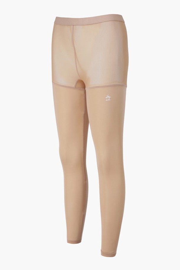 여성 냉감 레깅스(MQ222LCM43)는 여름철 스포츠 활동과 골프를 즐기기에 적합한 슬림핏 레깅스입니다. 베이지 색상의 무지 디자인에 나일론과 폴리우레탄 혼방 소재로 제작되어 부드러운 촉감을 제공합니다. 얇은 두께감으로 시원한 착용감을 선사하며, 흡습속건, 냉감, 통기성 기능을 갖춰 쾌적함을 유지합니다. 밴딩 처리되어 활동적인 움직임에도 편안함을 느낄 수 있으며, 스포티하고 미니멀한 스타일을 연출합니다. 골프룩으로도 손색없는 디자인입니다.
