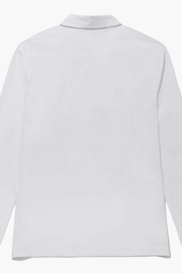 MQ221MTL42 남성 냉감 긴팔 티셔츠는 시원한 여름 라운딩을 위한 최적의 선택입니다. 나일론과 폴리우레탄 혼방 소재로 제작되어 부드러운 촉감과 뛰어난 냉감 기능을 제공합니다. 레귤러핏에 라운드넥 디자인으로 편안한 착용감을 선사하며, 무지 패턴의 화이트 컬러는 어떤 골프룩에도 잘 어울리는 미니멀한 스타일을 연출합니다. 얇은 두께의 긴팔 소매가 자외선으로부터 피부를 보호하며, 스포티한 무드를 더합니다. 골프웨어뿐만 아니라 일상에서도 활용 가능한 베이직한 디자인의 티셔츠입니다.
