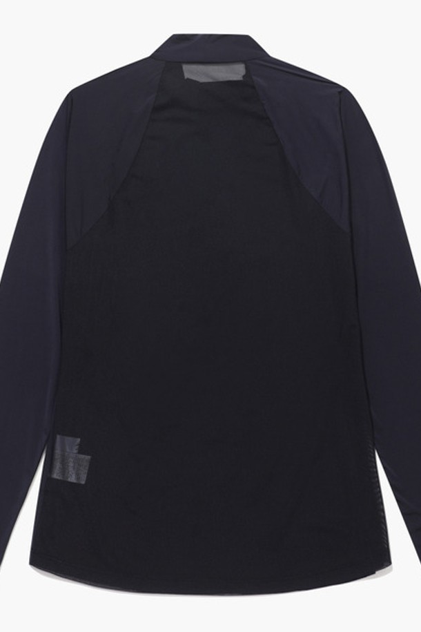 여성 벤틸레이션 베이스레이어 블랙(MQ222LIN41)는 골프, 스포츠 활동에 적합한 여성용 베이스레이어입니다. 봄, 여름 시즌에 착용하기 좋으며, 부드러운 촉감의 나일론, 폴리우레탄 혼방 소재로 제작되었습니다. 무지 패턴에 레귤러핏, 긴소매 라운드넥 디자인으로 스포티한 스타일을 연출합니다. 얇은 두께감으로 쾌적하며, 뛰어난 통기 및 벤틸레이션 기능으로 활동적인 움직임을 돕습니다. 특히 벤틸레이션 기능성 소재를 사용하여 더욱 시원하게 착용할 수 있습니다.
