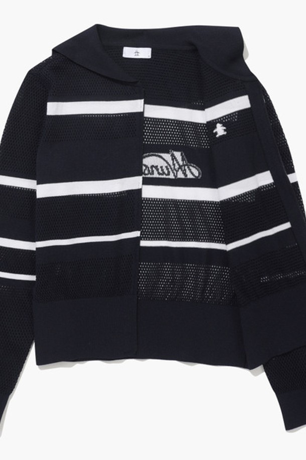 여성 스트라이프 오버핏 니트 후드 집업 다크네이비(MQ222LSJ41)는 캐주얼 무드의 스포티한 스타일을 연출하는 여성용 니트 후드 집업입니다. 다크네이비 및 아이보리 컬러의 스트라이프 패턴이 특징이며, 골프 및 일상생활에서 활용하기 좋습니다. 봄, 가을에 적합한 얇은 두께감과 부드러운 촉감의 폴리에스터, 면 혼방 소재로 제작되었습니다. 긴 소매와 레귤러 기장으로 편안한 착용감을 선사하며, 오버핏 디자인으로 트렌디함을 더했습니다. 집업 스타일의 후드 코트 타입으로, 다양한 스타일링에 활용하기 좋은 아이템입니다. 
