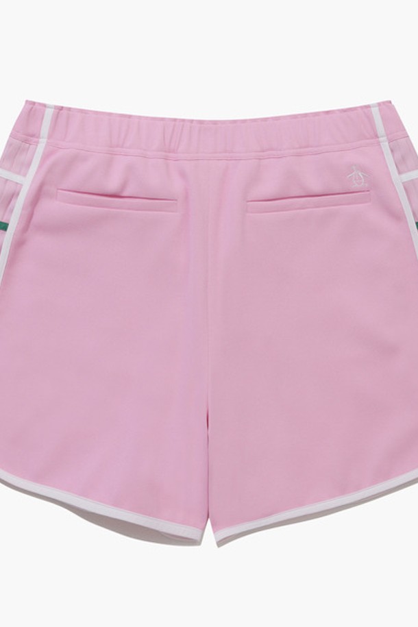 핑크 컬러의 여성 플리츠 숏팬츠(MQ222PSP42)입니다. 부드러운 촉감의 폴리에스터, 폴리우레탄 혼방 소재로 제작되었으며, 봄, 여름 시즌에 적합합니다. 스포티한 스타일의 레귤러핏 숏팬츠로, 플리츠 패턴과 사이드 라인 디테일이 특징입니다. 안감이 있어 비침 걱정 없이 편안하게 착용 가능하며, 밴딩 처리로 활동성을 높였습니다. 골프, 스포츠 활동은 물론, 휴가룩이나 여름 바캉스룩으로도 활용하기 좋습니다.
