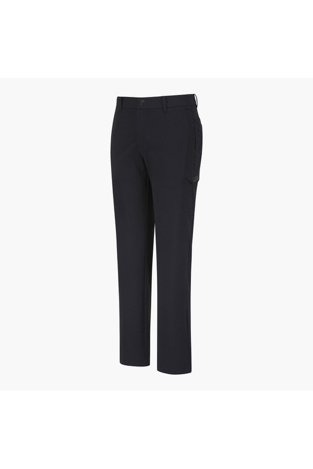 남성 사이드 포켓 스트레이트 팬츠 (GQ321MPT81)는 골프 및 일상에서 활용 가능한 남성용 바지입니다. 블랙, 차콜, 그린, 민트 4가지 색상으로 출시되었으며, 사계절 착용이 가능합니다. 캐주얼 및 스포티 스타일을 연출하기 좋으며, 다리 라인을 자연스럽게 커버하는 스트레이트핏입니다. 사이드 포켓 디테일과 조직감이 느껴지는 소재, 탄탄한 실루엣으로 편안함과 스타일을 동시에 잡았습니다. 골프룩과 산책룩, 미니멀한 스타일을 선호하는 분들께 추천합니다.
