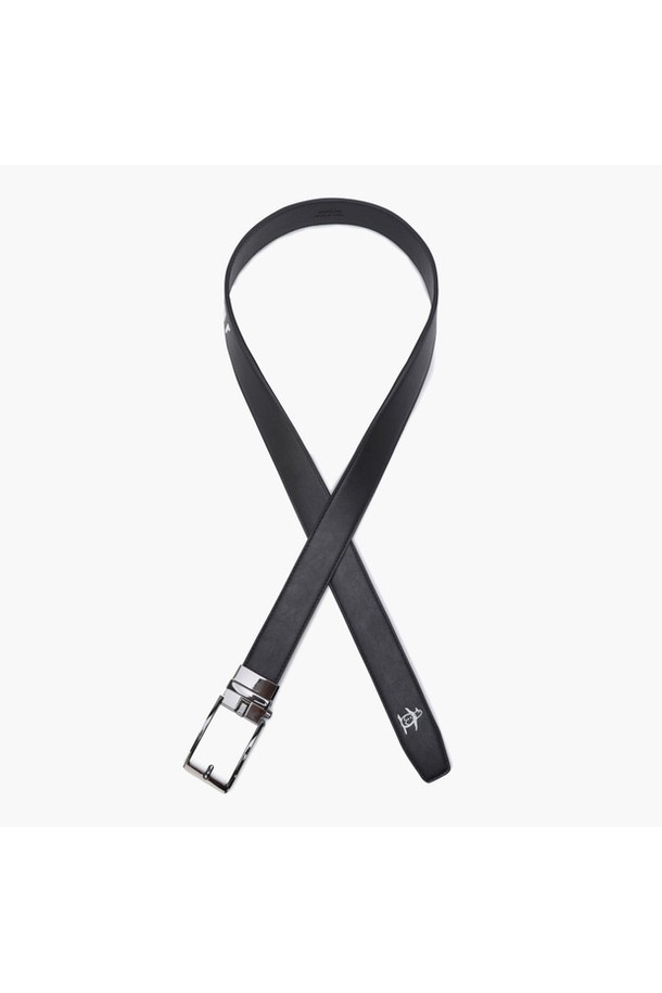 남성 슬라이드 락 벨트 블랙(MQ311MBT84)는 골프룩, 캐주얼, 미니멀, 클래식 스타일을 아우르는 남성용 벨트입니다. 블랙과 화이트 컬러로 출시되었으며, 부드러운 합성가죽 소재를 사용하여 제작했습니다. 슬라이드락 방식의 자동 잠금 메커니즘을 통해 편리하게 착용할 수 있으며, FREE 사이즈로 제작되어 섬세한 사이즈 조절이 가능합니다. 무지 디자인으로 어떤 옷에도 잘 어울려 다양한 코디네이션을 연출할 수 있습니다.
