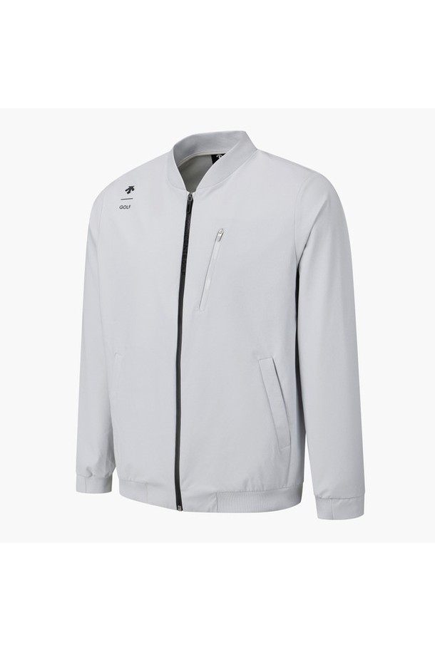 남성 홑겹 블루종 점퍼 (DQ32MFBL82)는 데이트룩, 카페룩, 쇼핑룩에 모두 잘 어울리는 제품입니다. 클래식, 미니멀, 캐주얼 스타일을 선호하는 남성분들께 추천하며, 어떤 옷차림에도 자연스럽게 매치되어 세련된 분위기를 연출합니다. 홑겹 디자인으로 간절기 날씨에 가볍게 걸치기 좋고, 편안한 착용감을 제공합니다. 심플하면서도 멋스러운 디자인으로, 당신의 스타일 지수를 한층 끌어올려 줄 것입니다.