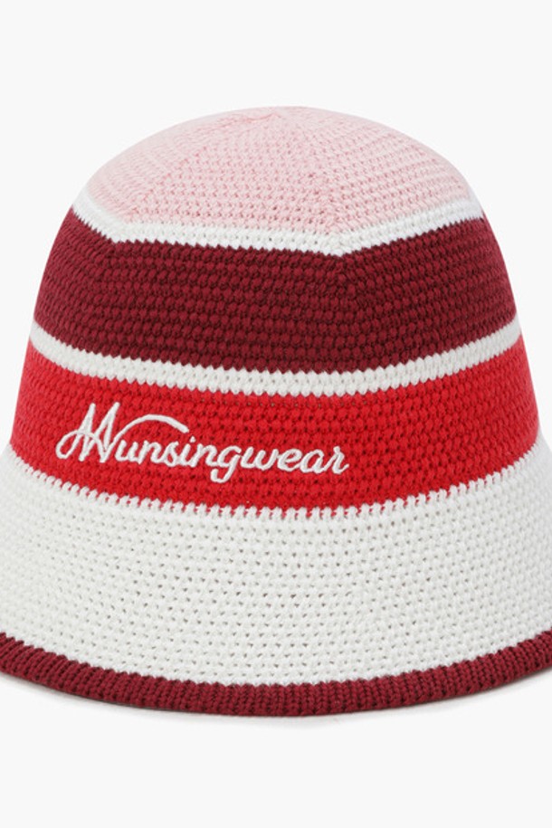 **여성 니팅 크로쉐 버킷햇 레드(MQ322LCP82)**는 부드러운 면과 폴리에스터 혼방 소재로 제작되어 봄, 여름 시즌에 시원하게 착용하기 좋습니다. 챙 넓이 7.5cm의 버킷햇으로, 크로쉐 짜임과 니팅 디자인이 어우러져 캐주얼, 리조트, 에스닉 스타일을 연출하며, 핸드메이드 감성으로 특별함을 더합니다. 골프, 여행, 휴양지 룩에 포인트를 줄 수 있는 세련된 레드 컬러의 버킷햇입니다.
