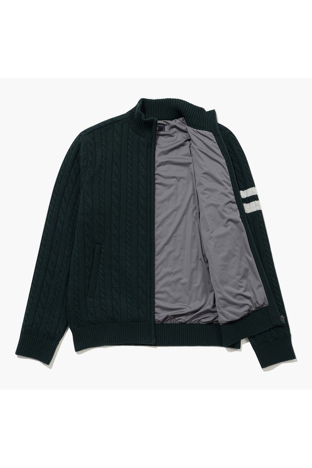 남성 케이블 방풍 집업 스웨터 점퍼(MQ321MSJ93)는 클래식하고 미니멀한 스타일의 남성 골프웨어입니다. 모, 나일론, 폴리에스터 혼방 소재로 제작되어 방풍 기능을 제공하며, 긴 소매와 집업 스타일로 편안한 착용감을 선사합니다. 케이블 패턴 디자인이 돋보이며, 폴리에스터 안감으로 마감되어 부드러운 촉감을 느낄 수 있습니다. 일상복은 물론 골프룩으로도 활용하기 좋은 실용적인 아이템입니다.
