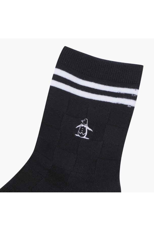 남성용 체커블럭 패턴 삭스 블랙(MQ311MSO82)입니다. 면, 아크릴, 나일론, 폴리에스터, 폴리우레탄 혼방 소재로 제작되어 사계절 내내 착용 가능하며 통기성이 우수합니다. 중목 기장의 블랙 컬러 양말로, 일상복뿐만 아니라 골프룩에도 잘 어울리는 캐주얼, 클래식, 미니멀 스타일의 제품입니다. 체커블럭 패턴 디자인으로 포인트를 더했으며, 단품으로 판매됩니다.
