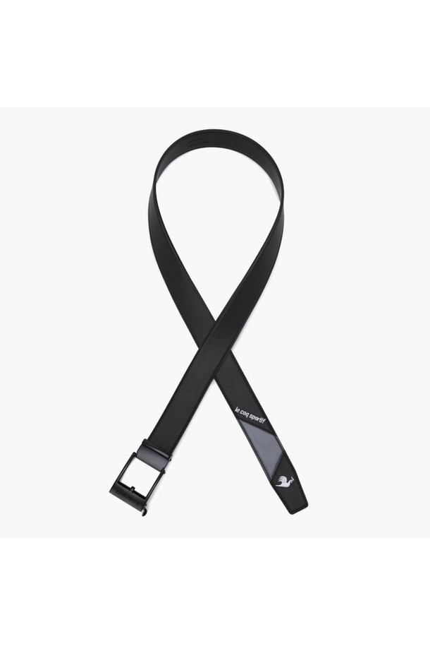 남성 스마트 락 벨트 (GQ311MBE89)는 모던하고 세련된 스타일을 추구하는 남성 골퍼를 위해 디자인되었습니다. 무지 패턴의 블랙과 화이트 두 가지 색상으로 출시되어 다양한 골프룩에 매치하기 용이합니다. 오염과 마모에 강한 합성가죽 소재로 제작되어 내구성이 뛰어나며, 스마트 락 버클 디자인으로 편리하게 착용할 수 있습니다. 길이 조절이 가능하여 최적의 핏을 제공하며, 견고한 품질을 자랑합니다. 골프 라운딩 시 스타일과 실용성을 동시에 만족시키는 필수 아이템입니다.
