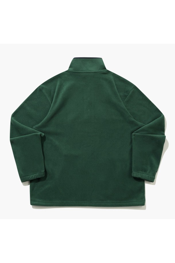 남성 플리스 반집업 티셔츠 딥그린 MQ421PTLO1는 가을, 겨울 시즌 골프 및 일상에서 활용하기 좋은 상의입니다. 부드러운 촉감의 플리스 소재로 제작되어 보온성이 뛰어나고, 레귤러핏 디자인과 무지 패턴으로 스포티하면서도 캐주얼한 스타일을 연출합니다. 딥그린 컬러와 긴소매, 반집업 네크라인이 특징이며, 두꺼운 두께감으로 편안한 착용감을 제공합니다. 미니멀한 디자인으로 다양한 하의와 매치하여 골프룩을 완성할 수 있습니다.
