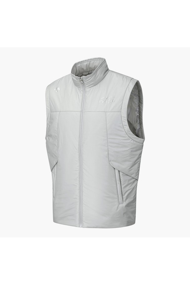 아크먼트(ACMT) 남성 경량 패딩 베스트 DQ42MFDVO1은 겨울철 골프 및 일상생활에서 활용하기 좋은 남성용 패딩 베스트입니다. 가볍고 부드러운 착용감을 제공하며, 보온과 발열 기능으로 추운 날씨에도 따뜻하게 몸을 보호합니다. 미니멀하고 스포티한 스타일의 무지 디자인으로, 다양한 옷차림에 레이어드하여 연출하기 좋습니다. 퍼텍스 원단과 발열 안감이 적용되었으며, 레귤러핏으로 편안하게 착용 가능합니다. 색상은 BLKG, LGYG 두 가지로 출시되었습니다.
