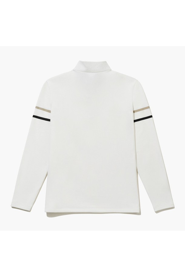 남성 경량 기모 반집업 티셔츠 화이트 MQ421MTLO1은 가을, 겨울 시즌 골프 및 일상에서 활용하기 좋은 상의입니다. 부드러운 촉감의 나일론, 폴리에스터, 폴리우레탄, 레이온, 아크릴, 스판덱스 혼방 소재로 제작되어 가볍고 따뜻한 착용감을 제공합니다. 레귤러핏에 긴 소매, 반집업 네크라인 디자인으로 스포티하고 베이직한 스타일을 연출합니다. 안감 기모 처리와 두꺼운 두께감으로 보온성을 높였으며, 무지 디자인으로 다양한 하의와 매치하기 용이합니다. 골프웨어, 스포츠웨어로 활용하기 좋으며 미니멀한 스타일을 선호하는 남성분들께 추천합니다.
