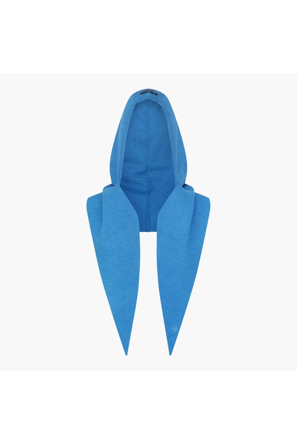 여성 니트 스카프 바라클라바 _BLUE GQ422LSAO2는 부드러운 촉감의 폴리에스터, 아크릴, 모 혼방 니트 소재로 제작된 방한 보온 바라클라바입니다. 겨울철 골프룩에 스포티한 스타일을 더하며, 무지 디자인과 두꺼운 두께로 얼굴 전체를 따뜻하게 보호해 줍니다. BLUE, LPNK, MGRY 세 가지 색상으로 제공됩니다. 스카프 형태로 디자인되어, 다양한 스타일 연출이 가능합니다. 추운 날씨에도 따뜻하고 스타일리시하게 골프를 즐기세요.
