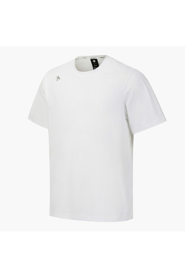 남녀공용 라운드 반팔 티셔츠 DQ32MFNS72는 골프 및 일상생활에서 스포티한 스타일을 연출할 수 있는 반팔 티셔츠입니다. 여름 시즌에 적합하며, 흡습 및 속건 기능의 폴리에스터 소재로 제작되어 쾌적한 착용감을 제공합니다. 레귤러핏 라운드넥 디자인에 얇은 두께감으로 활동성을 높였으며, 등판에는 데상트 스피릿 로고 그래픽이 포인트로 들어가 있습니다. BLKG, BWTG 두 가지 컬러로 출시되어 다양한 스타일에 매치하기 좋습니다.
