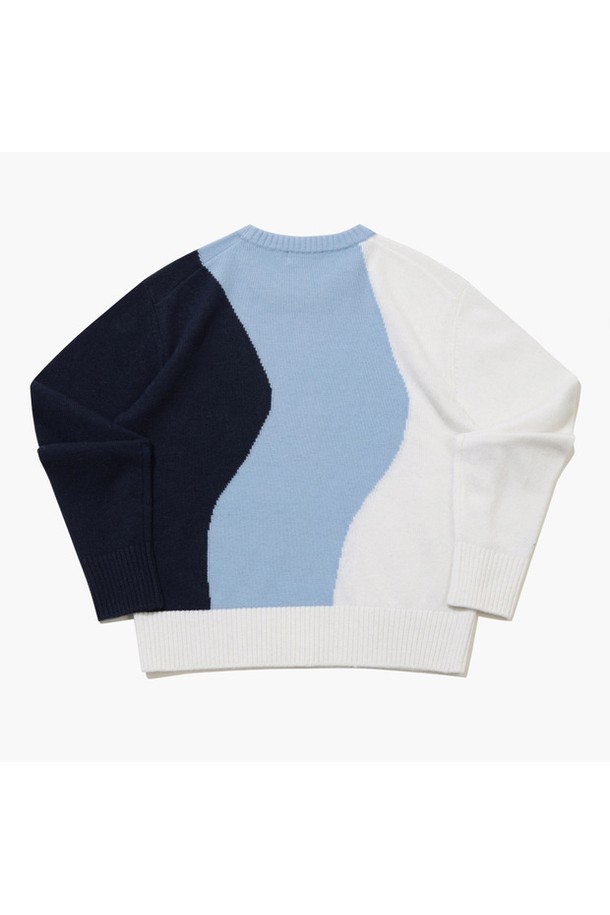 여성 패턴 스웨터 MQ422PSWO1은 골프 및 일상에서 활용 가능한 캐주얼 스타일의 의류입니다. 울, 나일론, 캐시미어 혼방 소재로 제작되어 두꺼운 두께감과 기모 안감으로 보온성을 높였습니다. 시그니처 물결 패턴 디자인과 유니크한 캐릭터가 돋보이며, 모크넥으로 세련된 느낌을 더했습니다. 캐주얼, 클래식, 미니멀 스타일을 아우르며, 커플룩으로도 연출할 수 있습니다.
