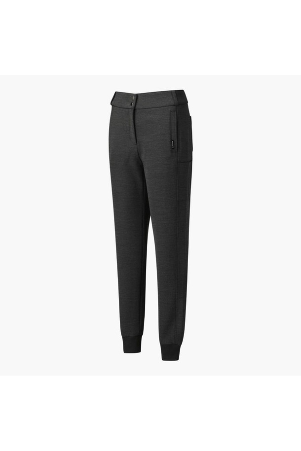 여성 본딩 조거 팬츠 DQ42WFPTOD는 겨울철 골프 및 일상생활에서 활용하기 좋은 여성용 조거 팬츠입니다. 부드러운 촉감의 폴리에스터, 레이온, 폴리우레탄 혼방 소재에 본딩 안감을 더해 보온성을 높였습니다. 릴랙스 핏에 조거 스타일로 편안한 착용감을 제공하며, 무지 디자인과 심플한 스타일로 다양한 상의와 매치하기 용이합니다. 도톰한 소재로 포근함을 선사하며, 밴딩 처리로 활동성을 더했습니다. 
