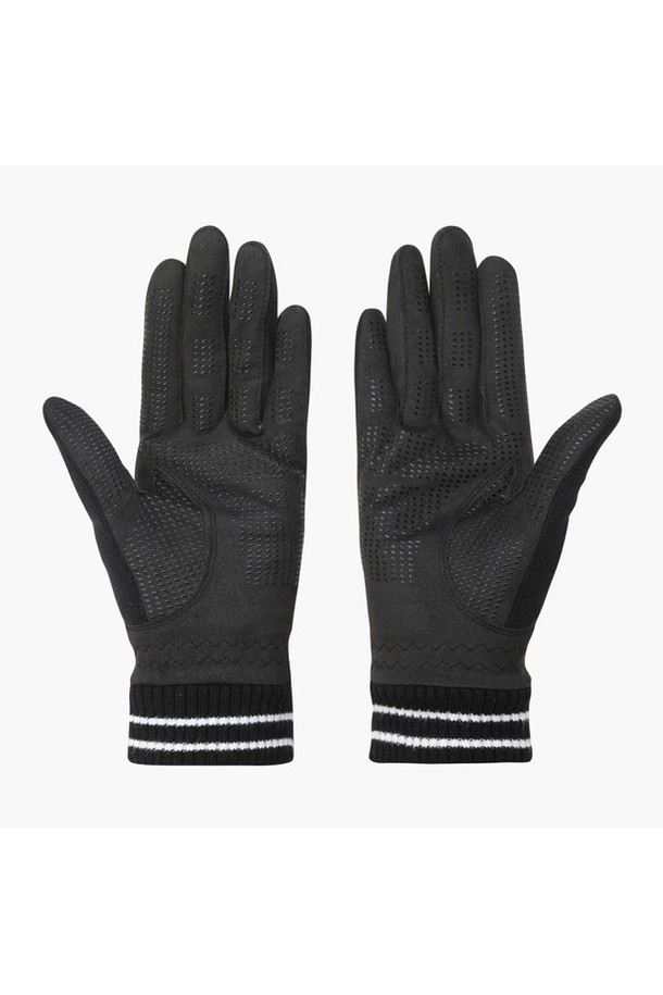 여성 360그립 방한 장갑 DQ42WFGLO2는 겨울철 골프룩과 데일리룩에 모두 잘 어울리는 방한 장갑입니다. 클래식, 미니멀, 스포티한 스타일을 아우르며, 360도 패턴으로 디자인되어 세련된 외관을 자랑합니다. 합성가죽, 폴리에스터, 아크릴, 폴리우레탄 등 다양한 소재를 사용하여 보온성과 그립감을 높였습니다. 손바닥 면에는 논슬립 실리콘 처리가 되어 미끄럼을 방지하며, 기모 골조직 소재로 더욱 따뜻하게 착용할 수 있습니다. BLKG, IVYG 두 가지 색상으로 출시되었습니다.
