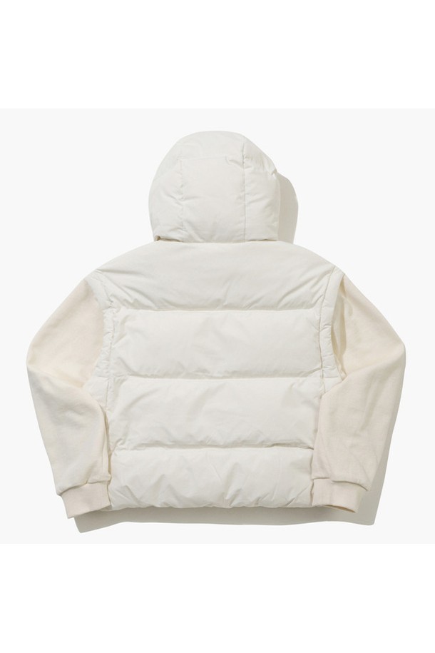 여성 소매 디테쳐블 푸퍼 다운 베스트 아이보리 MQ422PJPO2는 겨울철 골프 및 일상용으로 활용하기 좋은 아우터입니다. 부드러운 촉감의 폴리에스터, 나일론, 오리솜털, 오리깃털 소재로 제작되었으며, 두꺼운 두께감으로 보온성을 높였습니다. 스포티하면서도 캐주얼한 무드를 연출하며, 크롭 기장에 집업 여밈 방식으로 편안하게 착용 가능합니다. 소매 탈부착이 가능하여 베스트 형태로도 활용할 수 있으며, 레귤러핏 디자인으로 다양한 스타일 연출이 용이합니다.
