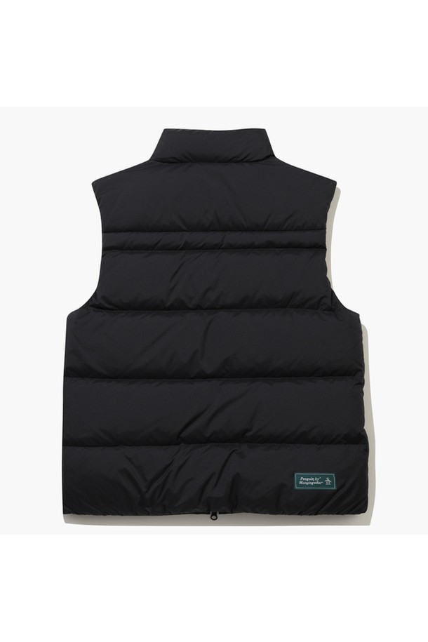 남성 푸퍼 머스코비 다운 베스트 블랙 MQ421PWVO1은 겨울철 보온성을 책임지는 남성용 다운 베스트입니다. 스포티하면서도 캐주얼한 스타일로, 골프 및 일상생활에서 폭넓게 활용할 수 있습니다. 겉감은 나일론, 폴리에스터 소재를 사용하여 내구성을 높였으며, 안감에는 오리솜털과 오리깃털을 충전재로 사용하여 뛰어난 보온성을 제공합니다. 레귤러핏으로 제작되었으며, 집업 방식으로 간편하게 착용할 수 있습니다. 무지 디자인의 블랙 컬러로 어떤 옷에도 쉽게 매치할 수 있는 미니멀한 매력을 더했습니다.
