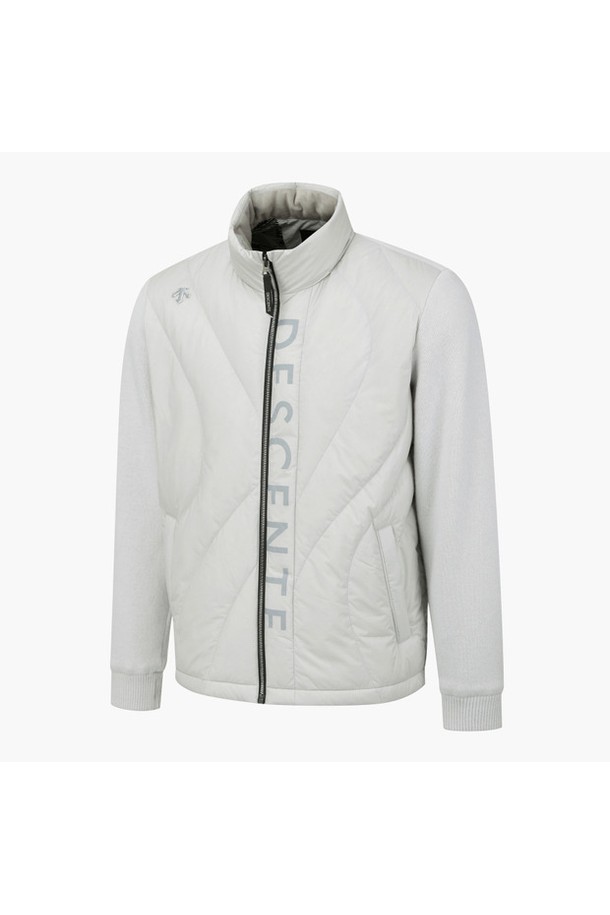 남성 웨이브 퀼팅 하이브리드 다운 점퍼 DQ42MFKOO3는 뛰어난 보온성과 스타일리시함을 동시에 갖춘 겨울철 필수 아우터입니다. 골프와 일상 모두에 적합하며, 스포티, 미니멀, 클래식 스타일을 연출할 수 있습니다. 퀼팅 패턴과 레귤러핏 디자인은 세련된 외관을 제공하며, 집업 스타일로 편안하게 착용할 수 있습니다. 나일론, 모, 폴리에스터, 거위 솜털, 거위 깃털 혼방 소재와 발열 안감으로 제작되어 추운 날씨에도 따뜻함을 유지합니다. 두꺼운 두께감과 부드러운 촉감, 긴 소매 기장이 특징입니다.
