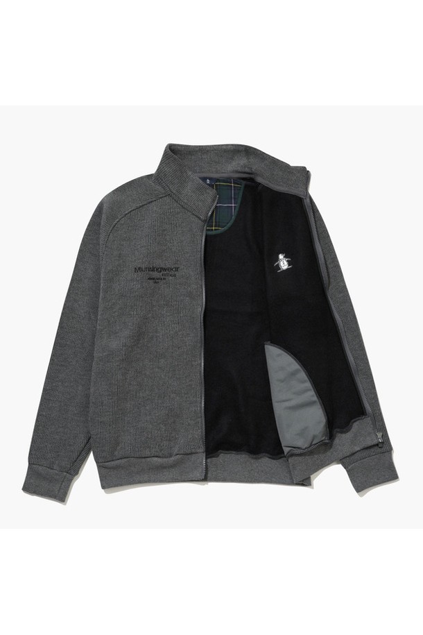 남성 골조직 저지 풀집업 그레이 MQ411MCSO1은 가을, 겨울 시즌에 골프 및 일상용으로 활용하기 좋은 남성용 풀집업입니다. 부드러운 촉감의 아크릴, 모달, 면 혼방 소재로 제작되어 보온성을 제공하며, 레귤러 핏으로 편안한 착용감을 선사합니다. 세련된 골조직 패턴과 베이직한 디자인은 스포티하면서도 미니멀한 스타일을 연출하며, 긴 소매와 두꺼운 두께감으로 추운 날씨에도 따뜻하게 입을 수 있습니다. 집업 네크라인으로 간편하게 착용 가능하며, 골프룩으로도 손색없는 활용도를 자랑합니다.
