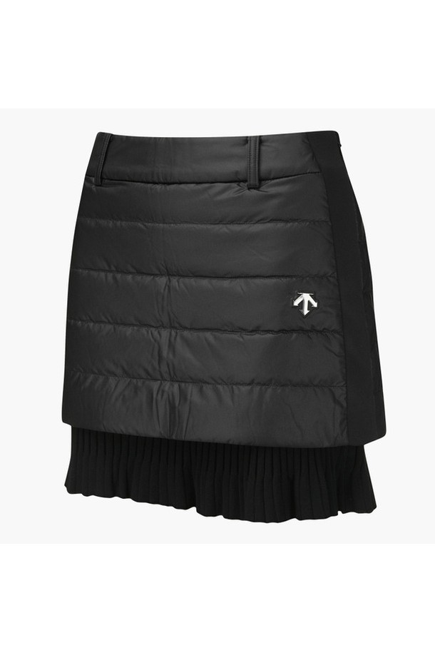 아크먼트(ACMT) 여성 니트 다운 하이브리드 스커트 DQ42WFSKOA는 겨울철 골프 라운딩과 일상에서 모두 활용 가능한 여성용 니트 다운 스커트입니다. 부드러운 촉감의 나일론, 레이온, 폴리에스터 혼방 소재와 오리솜털 충전재를 사용하여 보온성과 경량성을 동시에 갖췄습니다. 밑단 플리츠 디테일이 스포티하면서도 우아한 스타일을 연출하며, 하이브리드 디자인으로 활동성을 높였습니다. BLKG, IVYG 두 가지 색상으로 출시되어 다양한 골프룩과 클래식, 미니멀 스타일 연출에 용이합니다.
