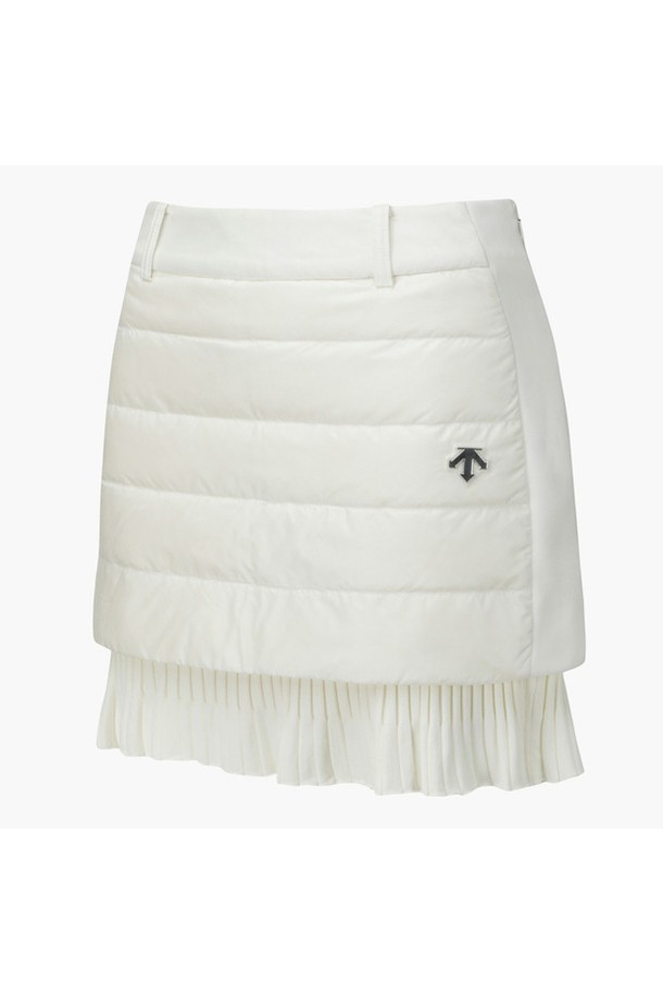 아크먼트(ACMT) 여성 니트 다운 하이브리드 스커트 DQ42WFSKOA는 겨울철 골프 및 일상생활에서 스타일리시하게 착용 가능한 여성용 스커트입니다. 부드러운 촉감의 나일론, 레이온, 폴리에스터 혼방 소재와 오리털 충전재를 사용하여 보온성과 경량성을 동시에 갖췄습니다. 밑단 플리츠 디테일이 스포티하면서도 우아한 분위기를 연출하며, BLKG, IVYG 두 가지 색상으로 제공됩니다. 하이브리드 디자인으로 활동성을 높였으며, 추운 날씨에도 따뜻하고 편안하게 골프룩을 완성할 수 있습니다.
