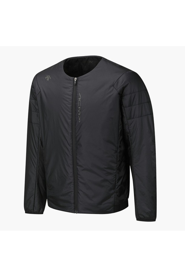 아크먼트(ACMT) 남성 경량 패딩 점퍼 DQ42MFDJO1은 겨울 시즌, 스포티하고 미니멀한 스타일을 추구하는 남성을 위한 아우터입니다. 가볍고 부드러운 나일론과 폴리에스터 혼방 소재로 제작되어 편안한 착용감을 선사하며, 레귤러핏으로 제작되어 활동성을 높였습니다. 얇은 두께의 경량 패딩으로, 프리마로프트 충전재와 발열 안감을 사용하여 보온성을 강화했습니다. 어깨 부분의 니트 디테일이 포인트이며, 집업 스타일로 간편하게 착용 가능합니다. 골프 및 일상생활에서 활용하기 좋은 실용적인 아이템입니다.
