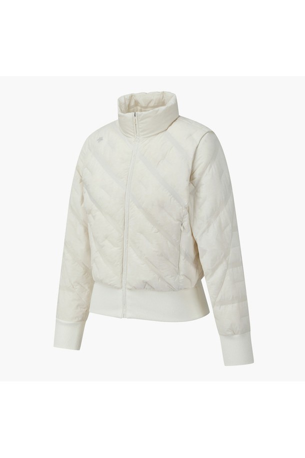 여성 스윙 튜브다운 점퍼 DQ42WFDJO4는 겨울 골프를 위한 스포티하고 미니멀한 스타일의 패딩 점퍼입니다. BLKG, IVYG 두 가지 색상으로 제공되며, 넉넉한 두께감과 부드러운 촉감이 특징입니다. 보온성과 경량성을 갖춘 안감 패딩 디자인으로, 추운 날씨에도 따뜻하고 편안한 라운딩을 즐길 수 있습니다. 레귤러핏에 집업 여밈 방식으로 활동성을 높였으며, 긴 소매 기장으로 보온성을 더했습니다. 무지 패턴의 깔끔한 디자인으로 다양한 골프룩에 활용하기 좋습니다.
