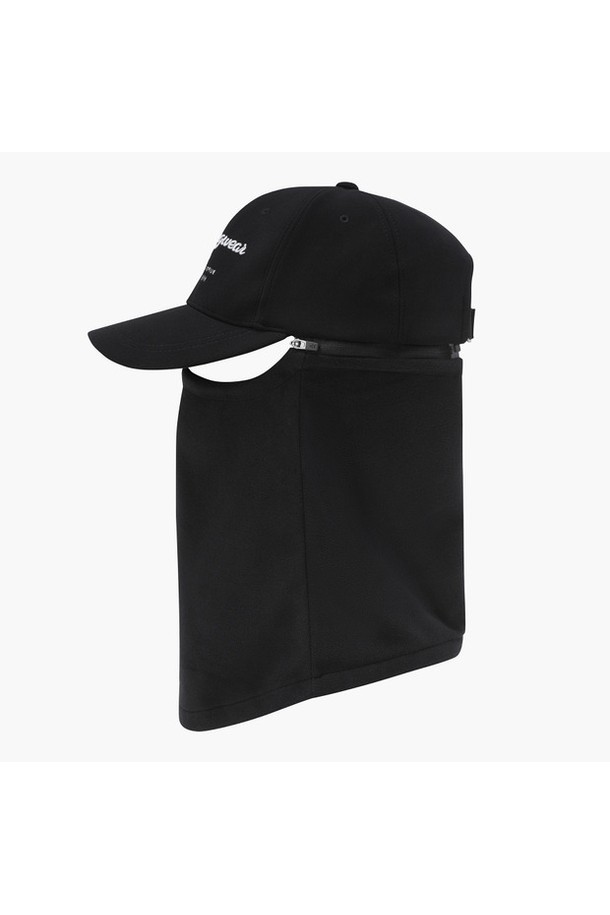 남성 방한 디태쳐블 풀오버 캡 MQ421MCPN1는 겨울철 골프룩을 위한 필수 아이템입니다. 블랙(BLCK) 컬러의 무지 디자인으로 미니멀하고 클래식한 스타일을 연출합니다. 폴리에스터와 폴리우레탄 혼방 소재로 제작되어 방한 기능성을 갖추었습니다. 7.5cm 너비의 챙과 탈부착 가능한 디자인은 실용성을 더하며, 추운 날씨에도 따뜻하고 편안하게 착용할 수 있습니다.
