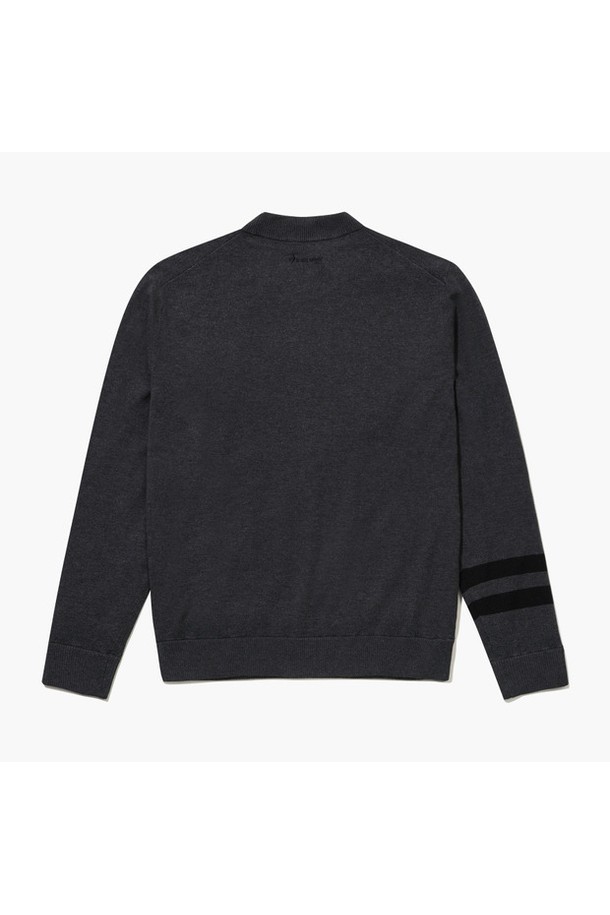 남성 에센셜 방풍 스웨터 MGRY GQ421MKPO9는 봄, 가을 시즌에 골프 및 일상에서 활용하기 좋은 남성용 스웨터입니다. 레이온, 폴리에스터, 나일론 혼방의 부드러운 촉감과 중간 두께감으로 편안한 착용감을 제공합니다. 레귤러핏 디자인과 무지 패턴으로 스포티하면서도 베이직한 스타일을 연출하며, 방풍 기능으로 외부 환경으로부터 보호해 줍니다. 긴 소매 기장의 레귤러 기장 스웨터로, 미니멀한 스타일을 선호하는 남성분들에게 적합합니다.
