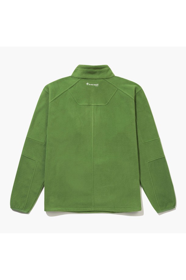 남성 플리스 반집업 티셔츠 _OLIV GQ421MTLO2는 부드러운 촉감과 뛰어난 보온성을 제공하는 남성용 티셔츠입니다. 가을, 겨울 시즌에 적합하며, 골프 및 일상 활동 모두에 활용 가능한 제품입니다. 올리브 및 크림 두 가지 색상으로 제공되며, 레귤러핏에 긴소매, 반집업 네크라인 디자인으로 스포티하고 캐주얼한 스타일을 연출합니다. 폴리에스터, 나일론, 플리스 소재로 제작되어 두꺼운 두께감을 자랑하며, 무지 패턴으로 미니멀한 매력을 더했습니다. 특히 골프웨어로 활용하기 좋으며, 편안한 착용감을 선사합니다.
