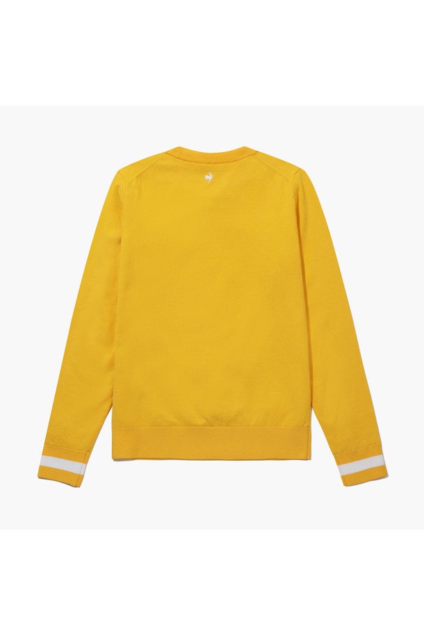 여성 에센셜 방풍 스웨터(YELW GQ422LKPO9)는 골프 및 일상생활에서 활용 가능한 스포티하고 베이직한 스타일의 여성 스웨터입니다. 봄, 가을 시즌에 적합하며, 부드러운 촉감의 레이온, 폴리에스터, 나일론 혼방 소재로 제작되었습니다. 레귤러핏 라운드넥 디자인에 긴 소매 기장과 무지 패턴이 특징이며, 방풍 기능을 갖춘 실용적인 제품입니다. 에센셜 라인으로 출시되어 미니멀한 스타일을 선호하는 여성분들께 추천합니다.
