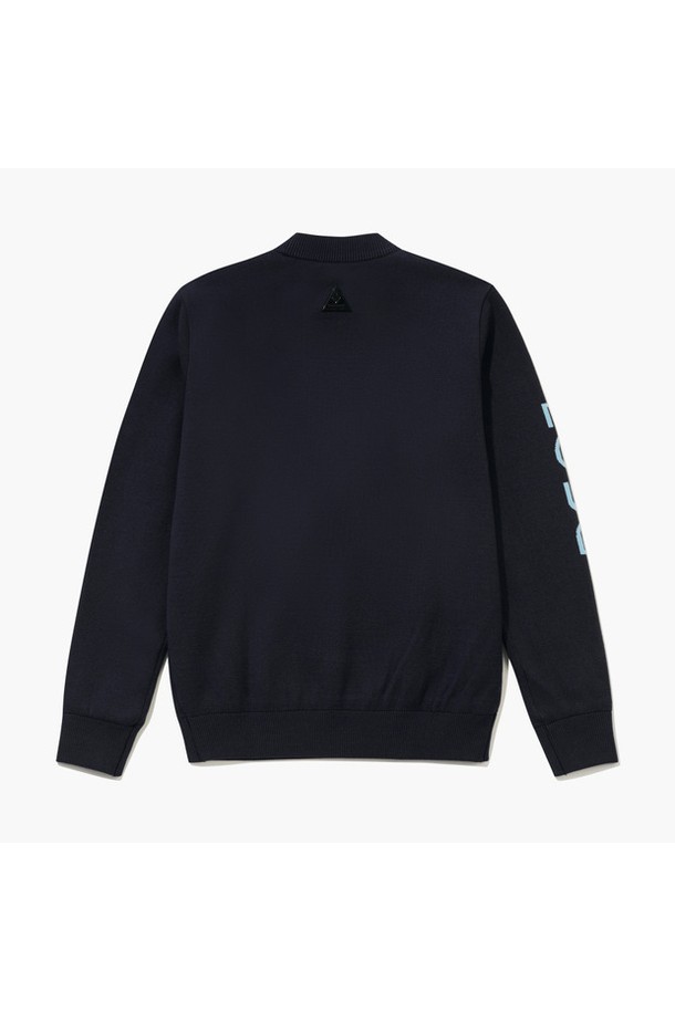 남성 소프트터치 방풍 스웨터 _CHCL GQ421MKPO2는 부드러운 촉감과 스포티한 스타일을 강조한 골프웨어입니다. 레이온, 폴리에스터, 나일론 혼방 소재로 제작되어 가을, 겨울 시즌에 적합하며, 라운드넥과 레귤러핏으로 편안한 착용감을 제공합니다. 특히 방풍 기능을 갖춰 야외 활동 시에도 쾌적함을 유지하며, 무지 디자인과 미니멀한 스타일로 다양한 골프룩에 활용하기 좋습니다. 블랙(BLCK)과 차콜(CHCL) 두 가지 색상으로 출시되었습니다. 두꺼운 두께감의 긴소매 스웨터로, 스포티하고 미니멀한 골프 스타일을 완성해보세요.
