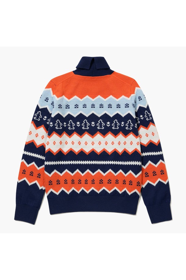 여성 홀리데이 패턴 방풍 스웨터 다크네이비 MQ422LSWN2는 캐주얼, 클래식, 미니멀 스타일을 모두 아우르는 여성 골프웨어입니다. 겨울 시즌에 적합하며, 부드러운 촉감의 모, 폴리에스테르 혼방 소재로 제작되어 따뜻하고 편안한 착용감을 선사합니다. 다크네이비 컬러에 홀리데이 패턴이 더해져 포근한 분위기를 연출하며, 라운드넥과 긴소매 디자인으로 활동성을 높였습니다. 두꺼운 두께감과 방풍 기능, 안감 처리가 되어 있어 겨울철 라운딩 시에도 따뜻하게 몸을 보호해줍니다. 레귤러핏으로 제작되어 편안한 착용감을 제공하며, 일상복으로도 활용 가능합니다.
