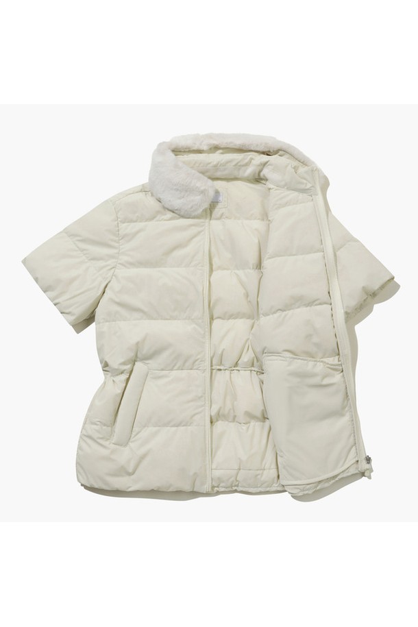 여성 반팔 다운 아이보리 MQ422LJPO6는 골프 및 일상생활에서 활용하기 좋은 여성 다운 베스트입니다. 부드러운 촉감의 나일론, 폴리우레탄, 폴리에스터 혼방 소재로 제작되었으며, 두꺼운 두께감으로 보온성을 높였습니다. 아이보리 컬러의 무지 디자인에 레귤러핏으로 제작되어 스포티, 캐주얼, 미니멀 스타일 모두 소화 가능합니다. 지퍼형 여밈 방식과 반소매 디자인으로 간편하게 착용할 수 있으며, 거위솜털 충전재를 사용하여 따뜻함을 더했습니다. 봄, 가을 시즌에 활용하기 좋은 아우터입니다.
