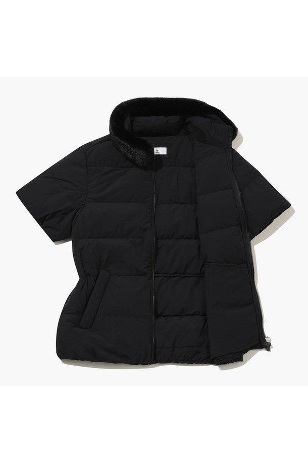 여성 반팔 다운 블랙 MQ422LJPO6는 봄, 가을 시즌에 골프 및 일상용으로 착용하기 좋은 여성 다운 베스트입니다. 블랙과 아이보리 두 가지 색상으로 출시되었으며, 스포티, 캐주얼, 미니멀 스타일을 연출할 수 있습니다. 부드러운 촉감의 나일론, 폴리에스터, 폴리우레탄 혼방 소재로 제작되어 편안한 착용감을 선사하며, 두꺼운 두께감으로 보온성을 높였습니다. 크롭 기장의 레귤러핏 디자인에 집업 여밈 방식으로 간편하게 입고 벗을 수 있으며, 거위 솜털 충전재를 사용하여 뛰어난 보온 기능을 제공합니다. 반소매 디자인으로 활동성을 높인 제품입니다.
