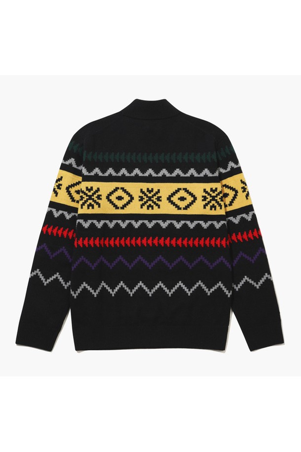 남성 홀리데이 패턴 방풍 스웨터 블랙 MQ421MSWN2는 겨울철 골프 라운딩과 일상에서 모두 활용 가능한 캐주얼 스타일의 스웨터입니다. 부드러운 촉감의 모 소재를 사용하여 편안한 착용감을 제공하며, 방풍 기능을 갖춰 추운 날씨에도 따뜻하게 몸을 보호합니다. 블랙과 멀티컬러 배색의 홀리데이 및 기하학 패턴이 돋보이며, 레귤러 핏과 라운드넥 디자인으로 깔끔한 실루엣을 연출합니다. 긴 소매 기장의 두꺼운 두께감으로 보온성을 높였으며, 골프웨어로도 활용 가능합니다.
