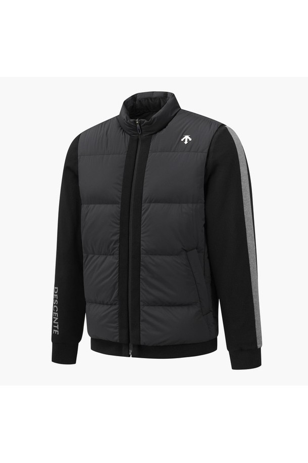 남성 니트 하이브리드 점퍼 DP42MFKOOA는 겨울철 골프 및 일상생활에서 스포티하고 캐주얼한 스타일을 연출할 수 있는 남성용 아우터입니다. 두꺼운 두께감과 부드러운 촉감의 이 점퍼는 나일론, 레이온, 폴리에스터, 폴리우레탄을 혼방한 주요 소재를 사용하여 편안한 착용감을 제공합니다. 레귤러핏으로 제작되었으며, 긴 소매와 집업 스타일로 간편하게 착용할 수 있습니다. 안감과 충전재(오리솜털, 오리깃털)가 있어 보온성과 경량성을 동시에 갖추었습니다. 무지 디자인에 BLKG, LGYG 색상으로 출시되어 미니멀한 스타일을 선호하는 분들께 적합합니다.
