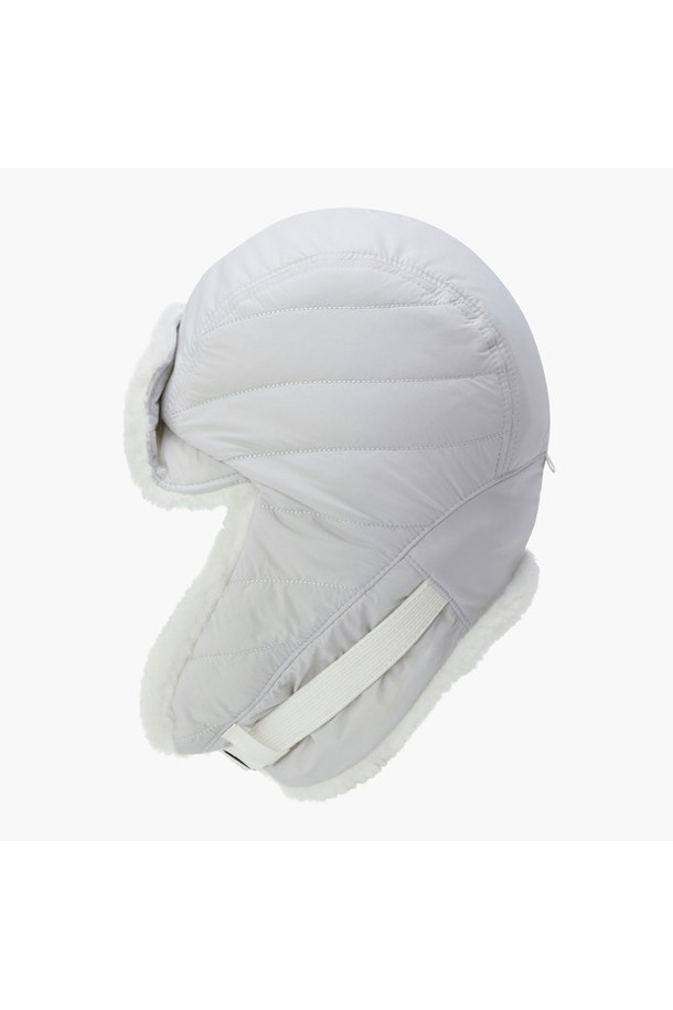 여성 방한 트루퍼햇 DQ42WFCPO3는 추운 겨울에도 따뜻하고 스타일리시하게 연출할 수 있는 모자입니다. 부드러운 플리스 안감과 겉면 우븐 소재가 보온성을 높여주며, 챙 넓이 6cm로 얼굴을 작아 보이게 합니다. 캐주얼, 클래식, 미니멀 스타일 모두 소화 가능하며, 골프룩과 겨울 데일리룩에 모두 잘 어울립니다. 무지 디자인에 LGYG 컬러로, 어떤 옷에도 쉽게 매치할 수 있습니다. 관리가 용이하여 오랫동안 편안하게 착용할 수 있습니다.
