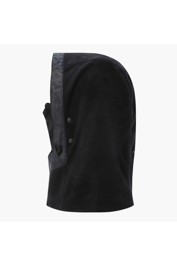 아크먼트(ACMT) 남성 후드 워머 DQ42MFWMO5는 골프 및 스포츠 활동에 적합한 남성용 후드 워머입니다. 부드러운 촉감의 플리스 소재를 포함한 폴리에스터, 나일론, 스판덱스 혼방으로 제작되어 겨울철 보온성을 제공합니다. 무지 디자인에 스트링과 스토퍼 디테일로 사이즈 조절이 용이하며, 기모 안감 처리로 착용감을 높였습니다. 캐주얼, 스포티, 미니멀 스타일을 즐기는 분들께 겨울 데일리룩, 골프룩, 피트니스룩에 다양하게 활용 가능한 아이템입니다.
