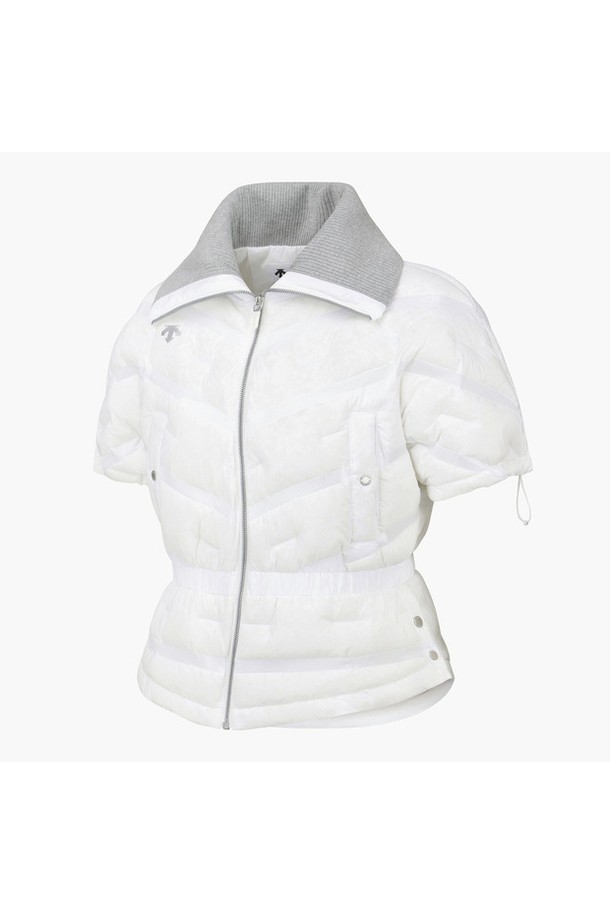 여성 반팔 튜브 다운 점퍼 DQ42WFDJO6는 봄, 가을 시즌에 골프 및 일상에서 활용하기 좋은 아우터입니다. 베이지와 화이트 두 가지 색상으로 출시되었으며, 스포티하고 캐주얼한 스타일을 연출합니다. 튜브 다운 원단으로 제작되어 경량성과 보온성을 동시에 갖췄으며, 니트 카라와 등판 디테일이 특징입니다. 레귤러핏으로 편안하게 착용 가능하며, 집업 스타일로 간편하게 여밀 수 있습니다. 나일론, 폴리에스터, 오리솜털, 오리깃털을 사용하여 부드러운 촉감을 선사하는 두꺼운 두께감의 반소매 다운 점퍼입니다.
