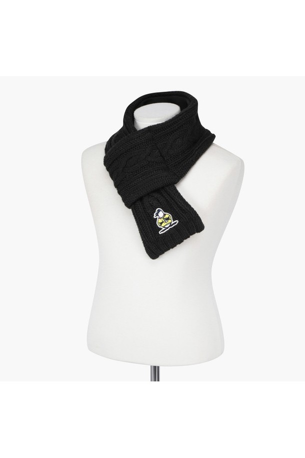 MQ412LWMN1 70주년 컴팩트 케이블 머플러는 캐주얼, 스포티, 클래식 스타일을 아우르는 공용 머플러입니다. 가을과 겨울에 착용하기 좋으며, 부드러운 촉감의 아크릴과 폴리에스터 혼방 소재로 제작되어 보온성을 제공합니다. 케이블 패턴 디자인에 로고 장식이 더해져 포인트를 주며, 70주년 기념 제품으로 특별함을 더했습니다. 두꺼운 두께감으로 따뜻하고 포근하게 착용할 수 있어 일상생활에서 활용하기 좋습니다.
