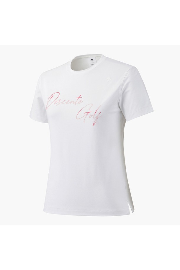 여성 라운드넥 반팔 티셔츠 DP22WFNS4G는 봄, 여름 시즌에 골프 및 일상용으로 활용하기 좋은 레귤러핏 반팔 티셔츠입니다. 스포티하면서도 미니멀한 스타일을 추구하는 여성 고객에게 적합하며, 무지 디자인으로 어떤 하의와도 쉽게 매치할 수 있습니다. 폴리에스터와 폴리우레탄 혼방 소재로 제작되어 얇고 가벼운 착용감을 제공하며, 라운드넥 디자인으로 편안하게 착용할 수 있습니다. BLKG, OWHG 두 가지 컬러 옵션으로 만나보세요.
