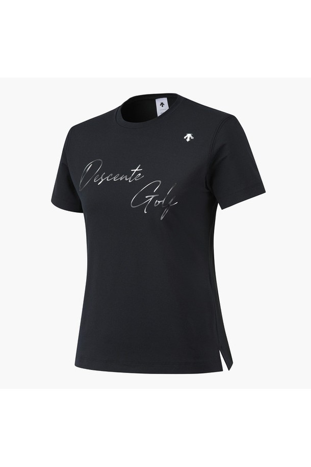 여성 라운드넥 반팔 티셔츠 DP22WFNS4G는 뛰어난 기능성과 미니멀한 디자인을 갖춘 여름철 필수 아이템입니다. 폴리에스테르와 폴리우레탄 혼방 소재로 제작되어 얇고 시원하며, 레귤러 핏으로 편안한 착용감을 제공합니다. 라운드넥 디자인과 무지 패턴은 스포티하면서도 베이직한 스타일을 연출하여 다양한 골프룩과 일상룩에 활용하기 좋습니다. BLKG, OWHG 두 가지 색상으로 출시되어 취향에 맞게 선택할 수 있으며, 데상트 공식 제품으로 믿을 수 있는 품질을 보장합니다. 활동적인 여성 골퍼를 위한 완벽한 선택입니다.
