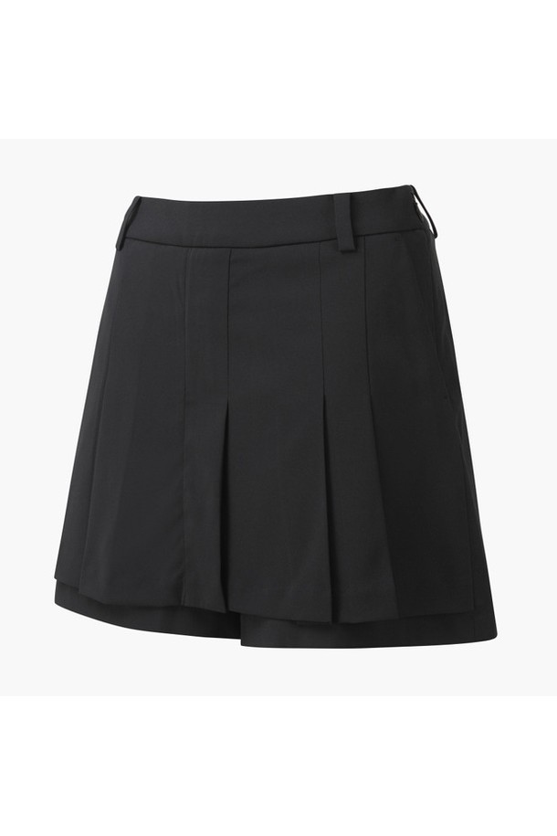 여성 플리츠 디테일 쇼츠 팬츠 (DP12WFSP3B)는 여름 시즌, 스포티한 골프룩을 완성하는 데 적합한 여성용 숏 팬츠입니다. 폴리에스터와 폴리우레탄 혼방 소재로 제작되어 편안한 착용감을 제공하며, 안감이 있어 비침 걱정을 덜 수 있습니다. 레귤러핏 디자인에 플리츠 디테일을 더해 활동적인 움직임에도 스타일리시함을 잃지 않습니다. BLKG, NUTG 두 가지 색상으로 출시되어 다양한 골프 의류와 매치하기 용이합니다.
