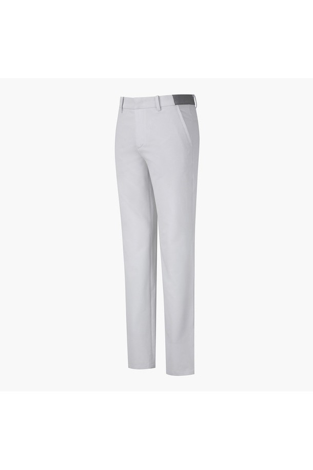 남성 아이스터치 슬림핏 팬츠 (DP12MFPT3B)는 시원한 착용감을 선사하는 아이스터치 소재로 제작된 골프용 긴 바지입니다. 스포티한 스타일을 연출하며, 슬림핏 디자인으로 활동성과 스타일을 동시에 만족시킵니다. 색상은 BLKG, BWTG, LGYG 세 가지로 출시되어 취향에 맞게 선택 가능합니다. 얇은 두께감으로 여름철에도 쾌적하게 착용할 수 있으며, 미니멀한 디자인으로 다양한 골프룩에 활용하기 좋습니다.
