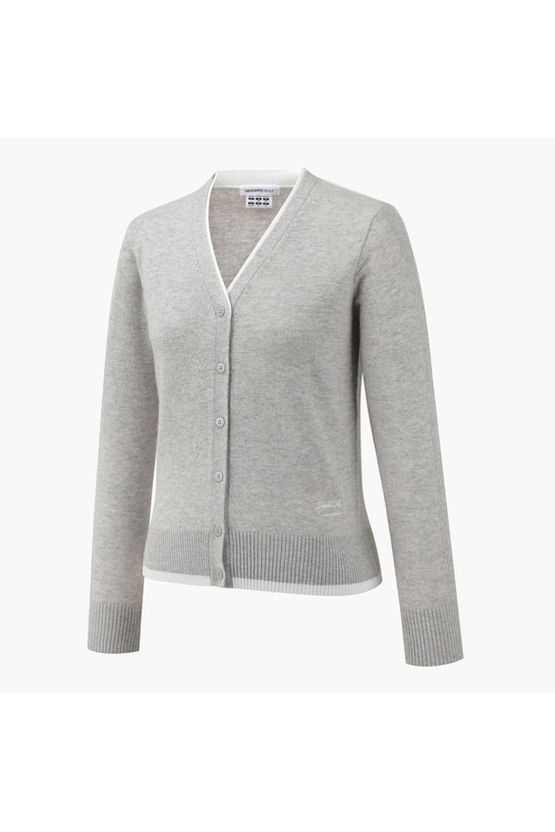 DR12WFKO1A 여성 캐시미어 혼방 브이넥 가디건은 캐시미어, 모, 울, 레이온, 폴리에스테르 등의 고급 소재를 혼방하여 부드러운 촉감을 선사합니다. 봄, 가을, 겨울 세 계절 모두 활용 가능하며, 클래식, 베이직, 스포티한 스타일을 연출할 수 있습니다. 레귤러핏의 긴 소매 기장으로 편안한 착용감을 제공하며, 무지 또는 배색 패턴으로 다양한 코디에 활용하기 좋습니다. 브이넥 디자인과 싱글 버튼 여밈으로 세련된 실루엣을 강조하며, 골프룩이나 일상복으로 폭넓게 활용할 수 있습니다. 그레이, 화이트 두 가지 색상으로 출시되어 취향에 맞게 선택 가능합니다.
