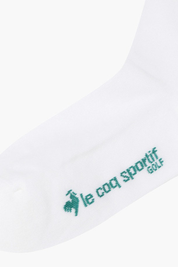 여성 하트자카드 니삭스 (GQ122LKS12)는 스포티하면서도 걸리시한 스타일을 연출하는 골프룩에 적합한 니삭스입니다. 핑크(PINK)와 퓨어그레이(PUGR) 두 가지 색상으로 제공되며, 면, 나일론, 폴리우레탄, 폴리에스터 혼방 소재로 제작되어 편안한 착용감을 선사합니다. 발길이 23~25cm, 발목길이 35cm로 제작되었으며, 하트자카드 패턴이 돋보입니다. 제조는 데상트코리아에서 한국에서 생산되었습니다.
