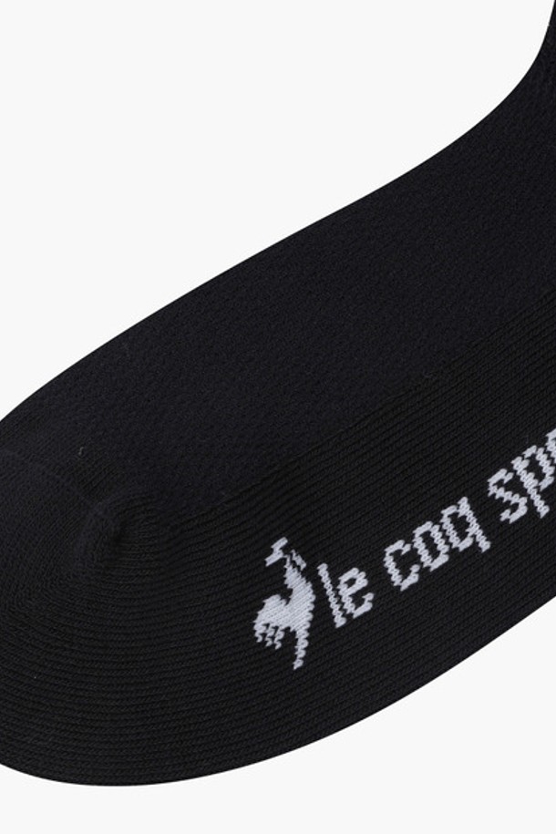 **여성 와플 조직 니삭스 (와플 조직 니삭스 GQ122LKS14)**는 여성 골프룩에 어울리는 스포티하고 미니멀한 디자인의 니삭스입니다. 블랙(BLCK)과 화이트(WHTE) 두 가지 색상으로 출시되었으며, 발길이 23~25cm, 발목길이 38cm입니다. 나일론, 면, 폴리우레탄 혼방 소재의 와플 조직으로 제작되어 편안한 착용감을 제공합니다. 단품으로 판매되며, 골프 활동 시 스타일리시함을 더해줍니다.
